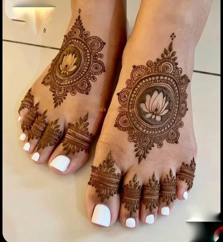 Foot Mehndi Design with Gol Tikki and Jaal