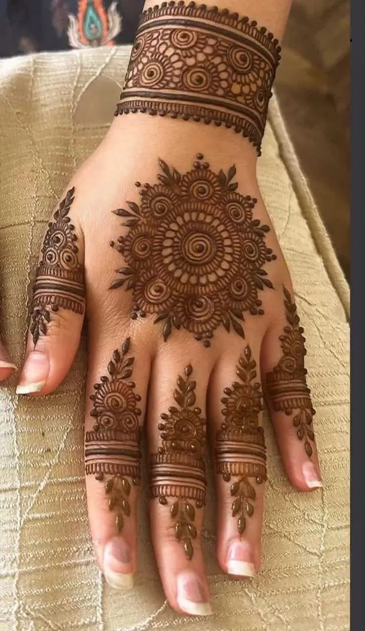 Mehndi Design with Gol Tikki