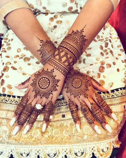 bridal simple circle back hand mehndi design
