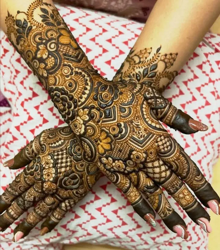 Bridal Back Hand Mehndi Design with Jaal