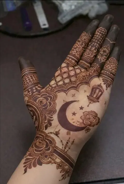 aesthetic arabic moon back hand mehndi design