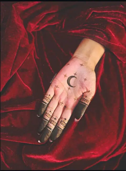 aesthetic arabic jaal finger mehndi design