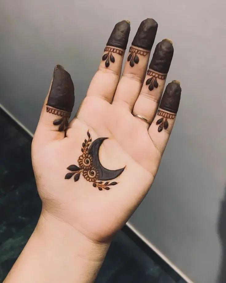 Aesthetic Arabic Front Hand Mehndi Design with Jaal and Moon for Eid