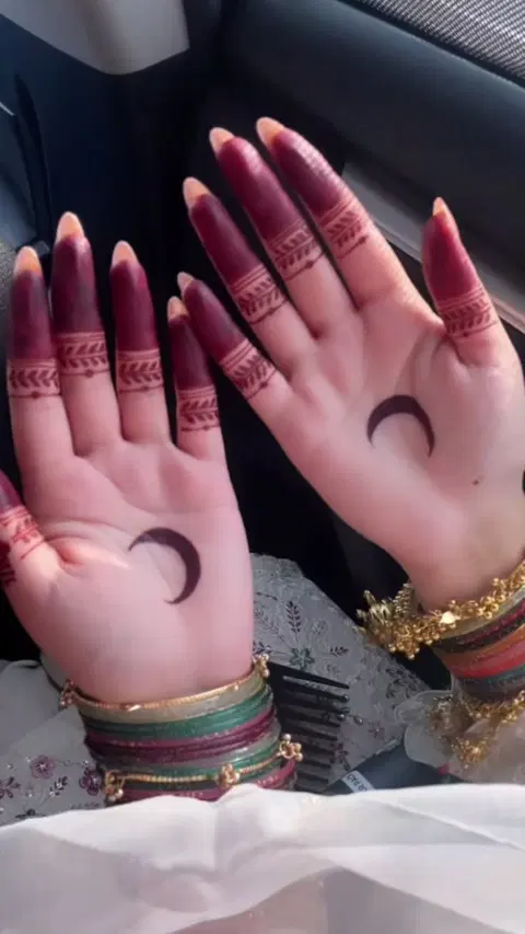 stylish jaal finger mehndi design