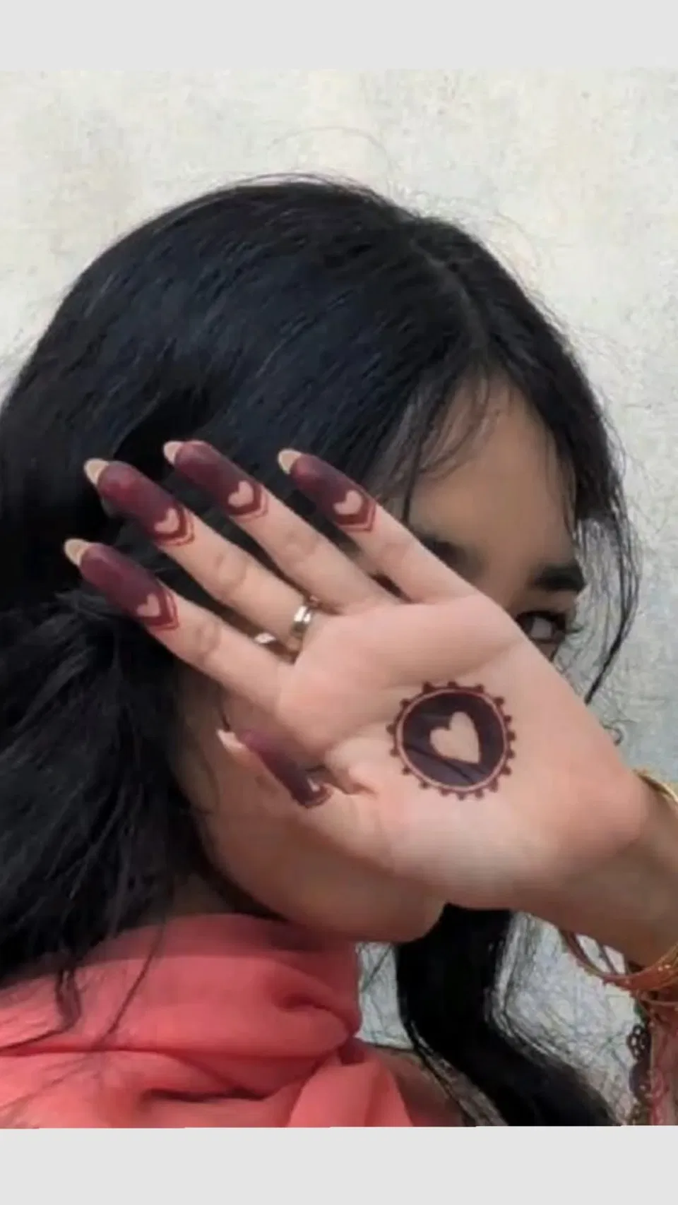 Aesthetic Simple Finger Mehndi Design with Gol Tikki, Hearts and Jaal