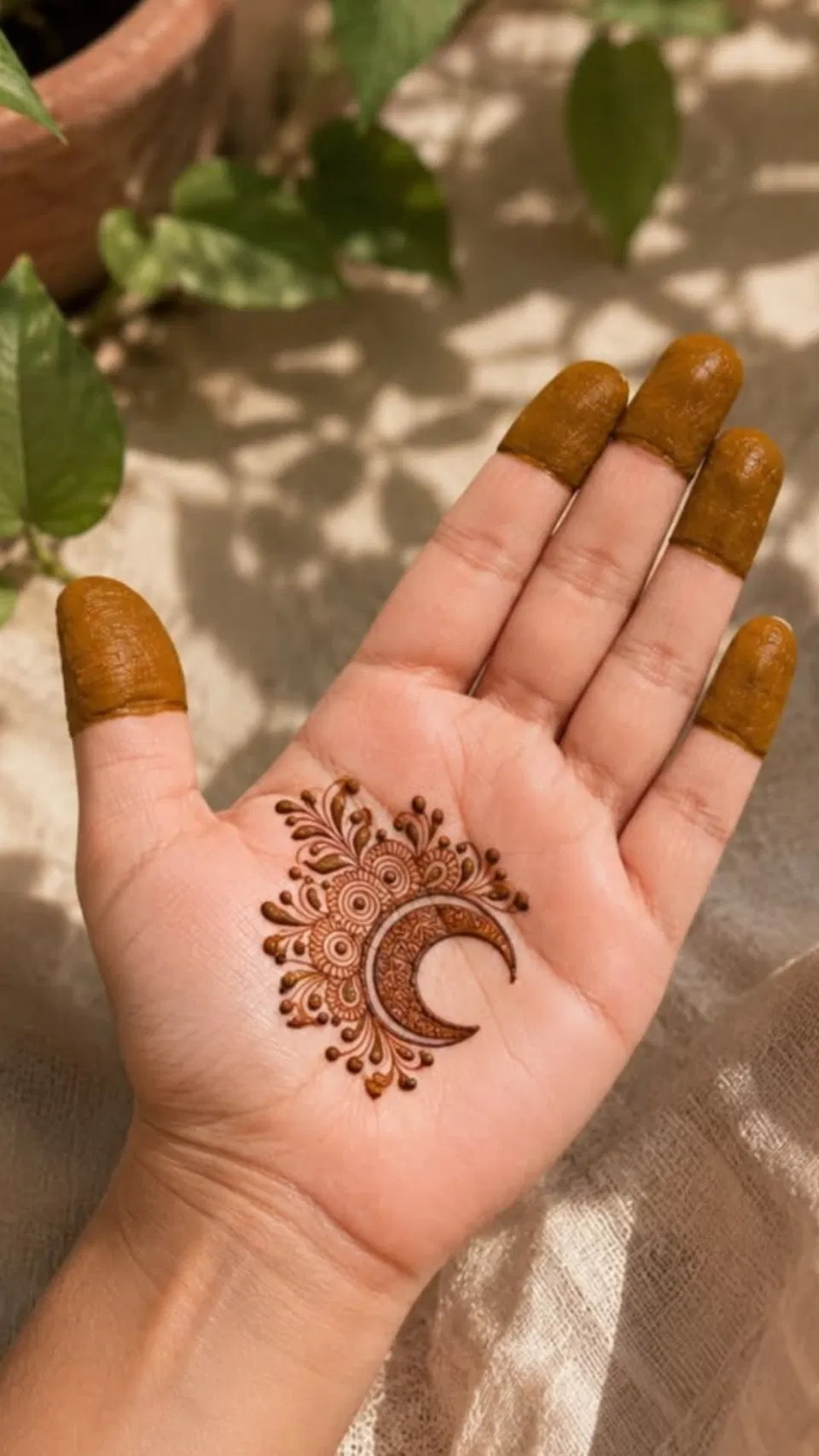 Simple Finger Mehndi Design with Gol Tikki, Jaal and Moon