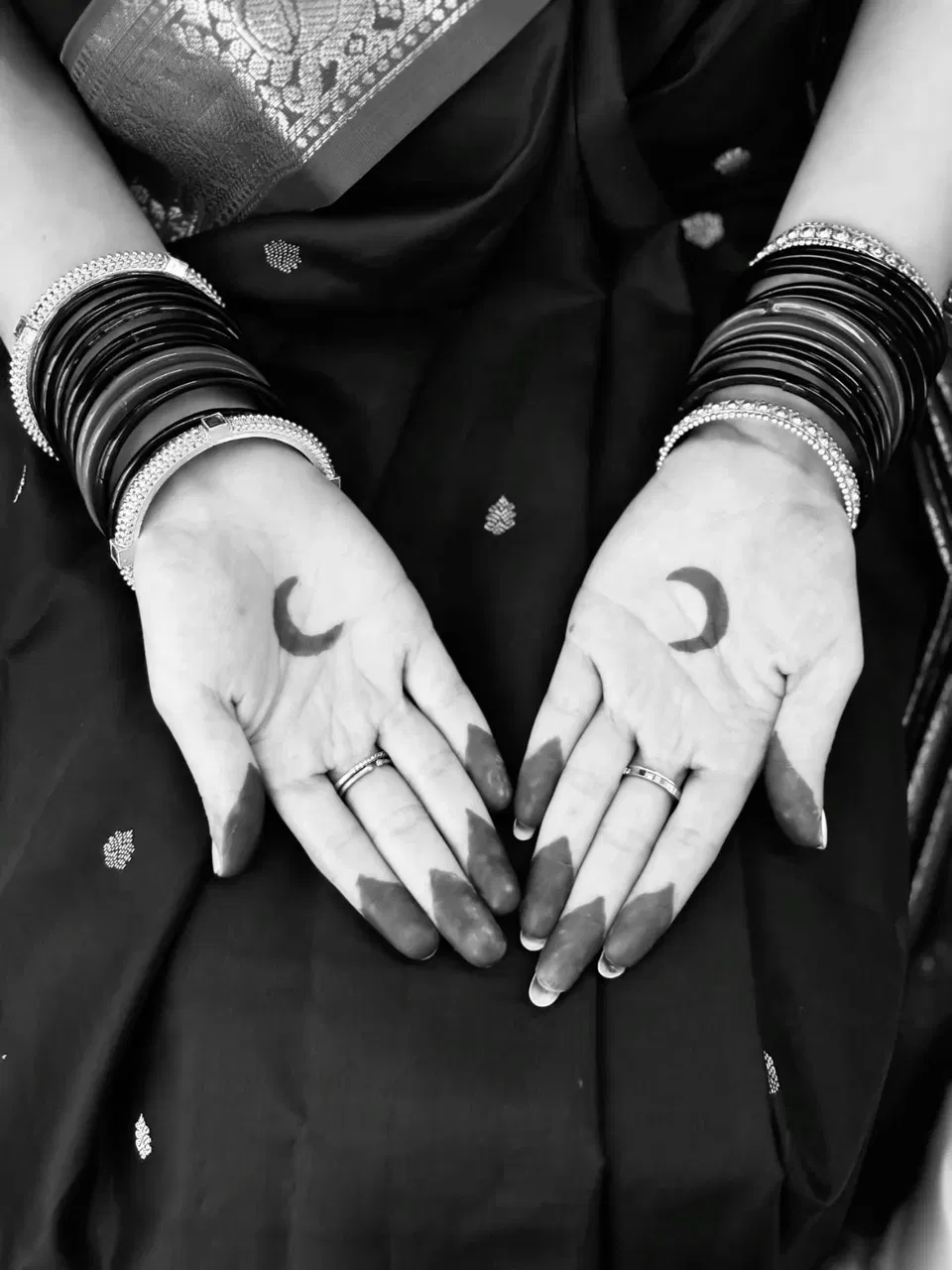 Aesthetic Simple Back Hand Mehndi Design with Moon (2)