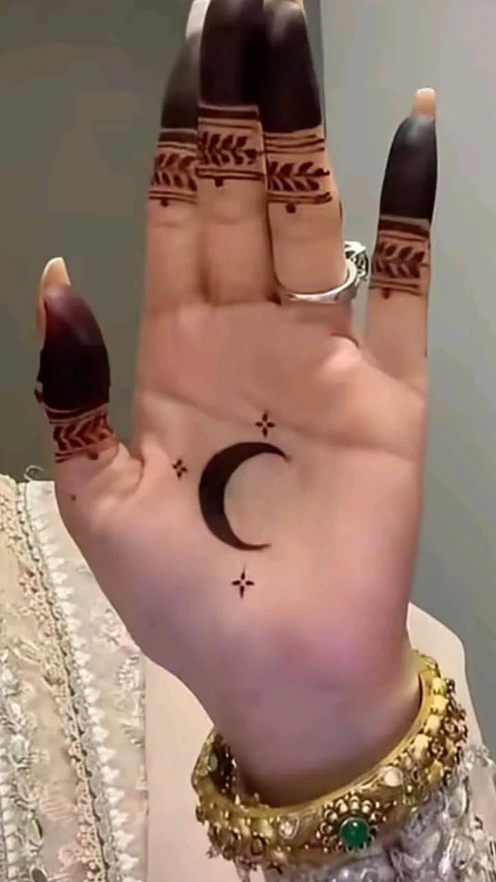 Simple Stylish Back Hand Mehndi Design with Jaal and Moon for Eid