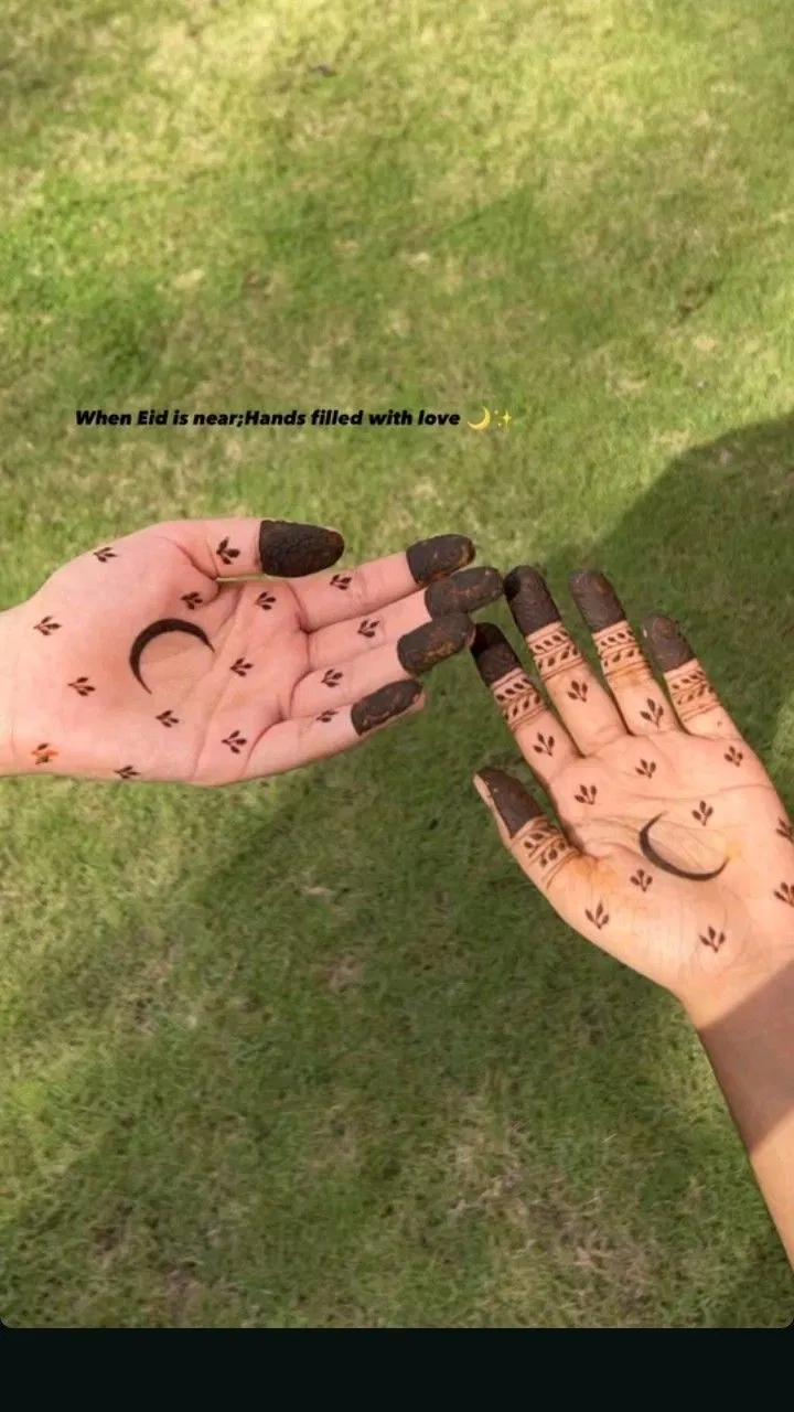 Aesthetic Minimal Front Hand Mehndi Design with Jaal and Moon for Sawan