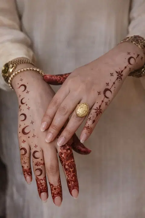 simple jaal back hand mehndi design