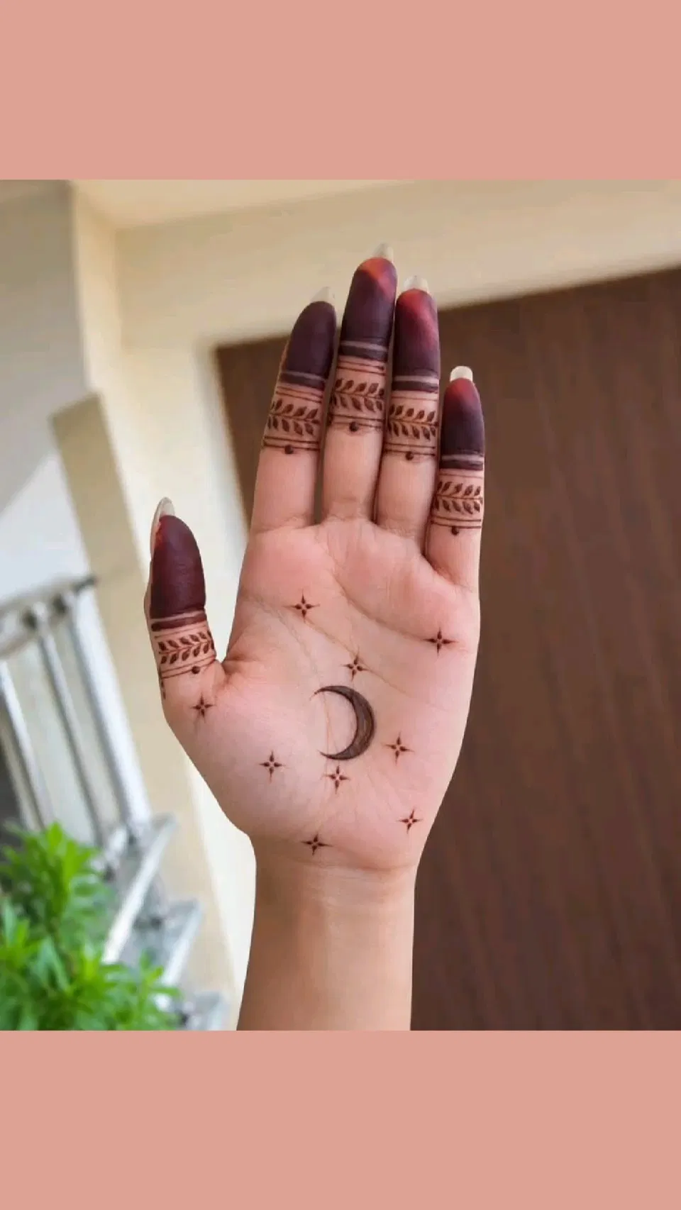 Aesthetic Simple Finger Mehndi Design with Jaal and Moon (3)