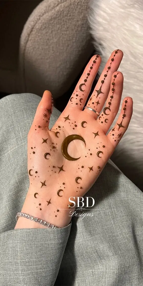 Aesthetic Minimal Front Hand Mehndi Design with Moon for Eid (2)