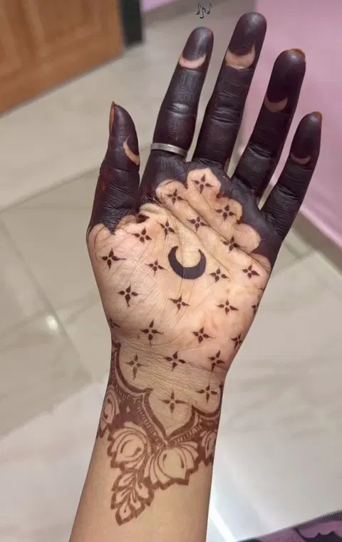 aesthetic stylish jaal front hand mehndi design