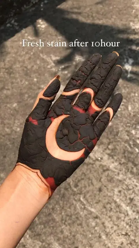 aesthetic simple jaal front hand mehndi design