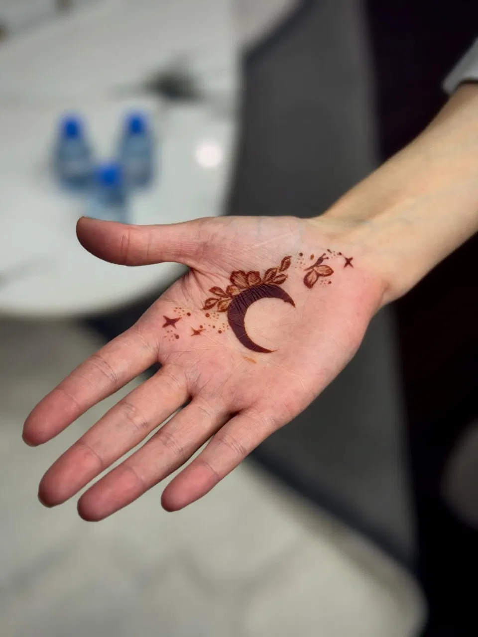 Aesthetic Arabic Front Hand Mehndi Design with Moon for Eid