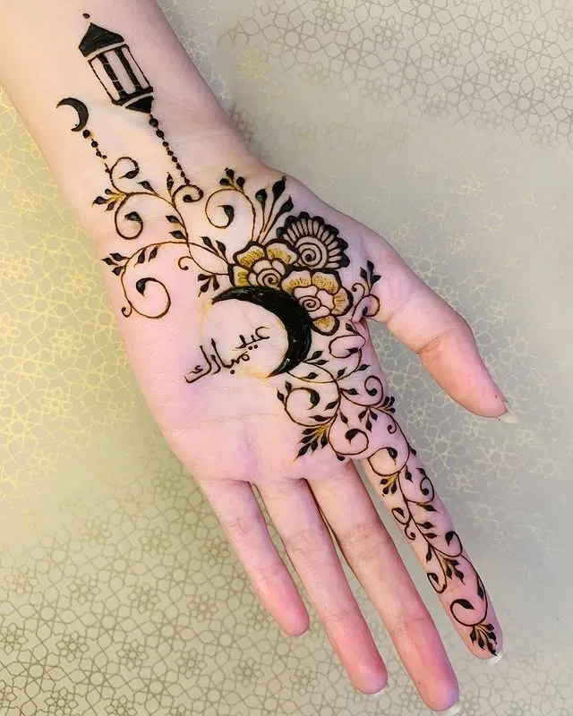 Aesthetic Arabic Front Hand Mehndi Design with Moon for Eid (2)