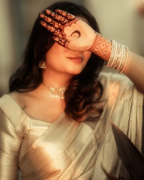 aesthetic arabic jaal back hand mehndi design