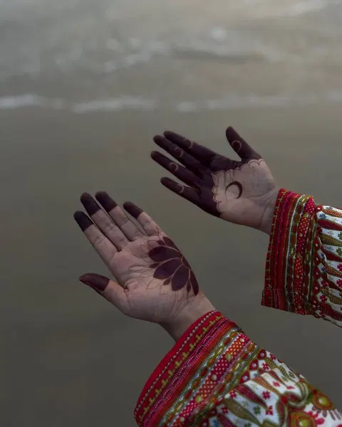 aesthetic bridal jaal finger mehndi design