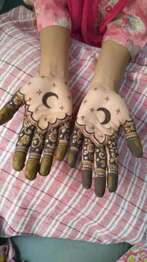 aesthetic simple jaal front hand mehndi design