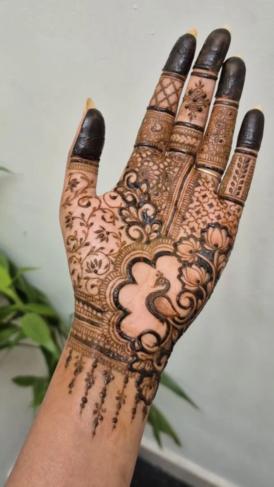 Arabic Bridal Finger Mehndi Design with Gol Tikki and Hearts