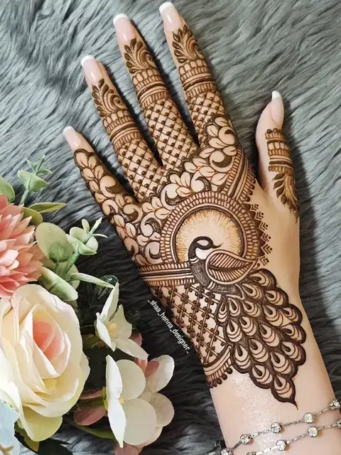 aesthetic bridal circle back hand mehndi design