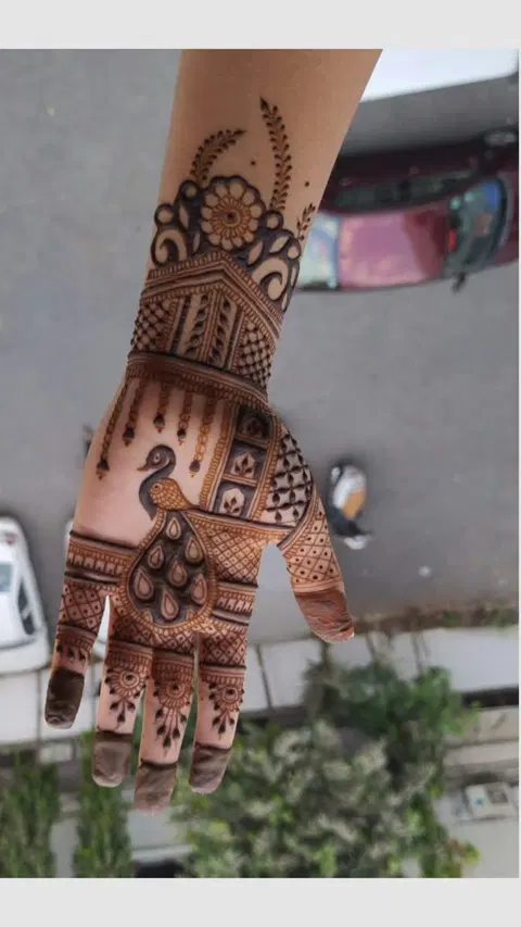 indian stylish peacock front hand mehndi design