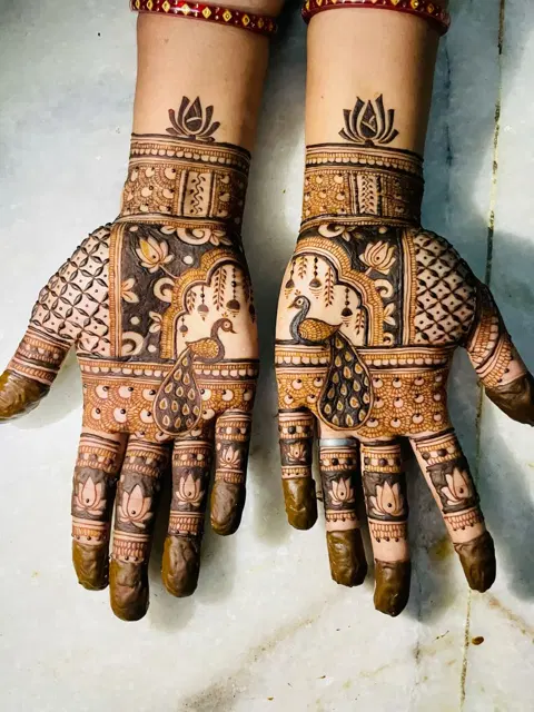 bridal dubai circle finger mehndi design