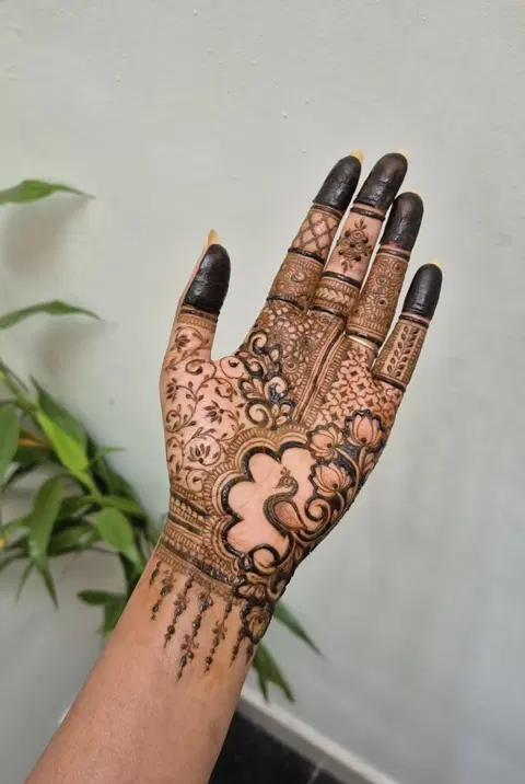 aesthetic bridal lotus front hand mehndi design