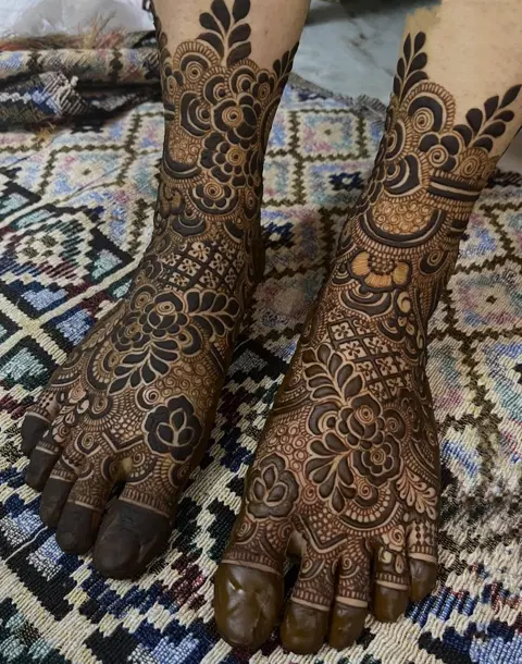 bridal flower foot mehndi design