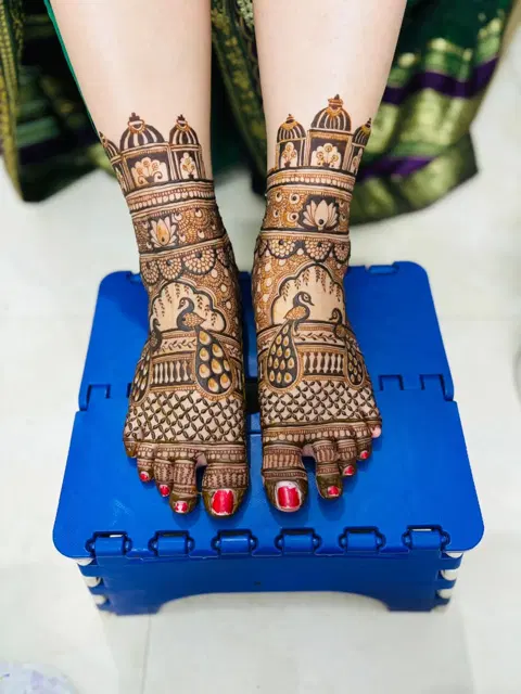 bridal indian figure back hand mehndi design