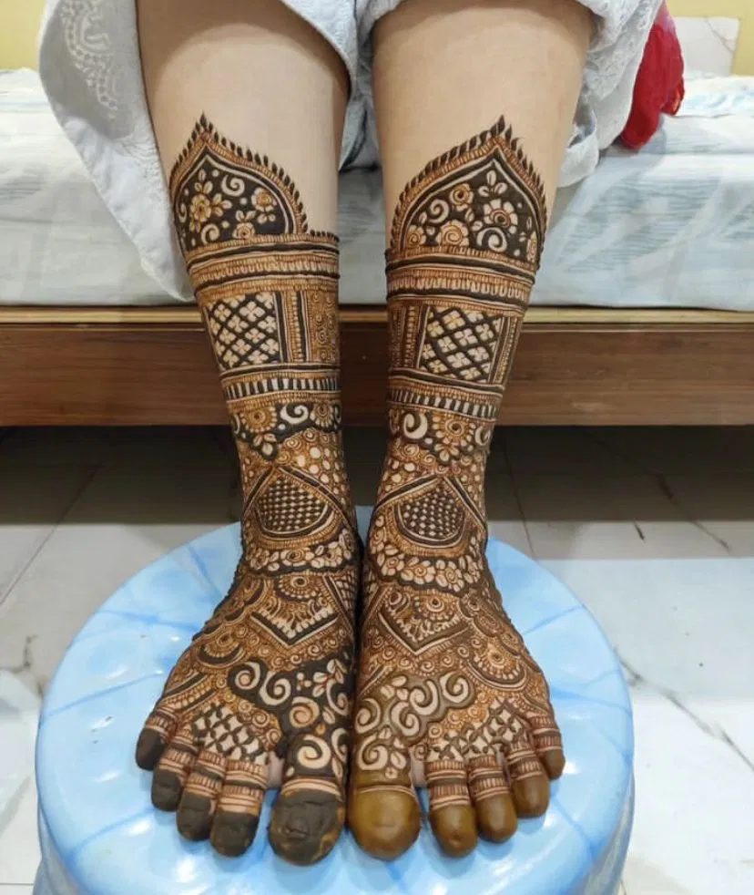 Bridal Indian Back Hand Mehndi Design with Figures (13)