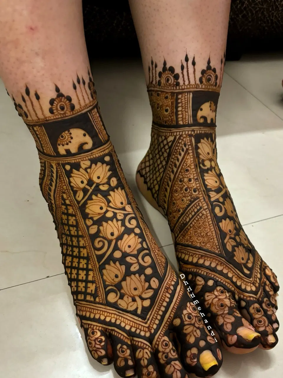 Bridal Simple Finger Mehndi Design with Figures