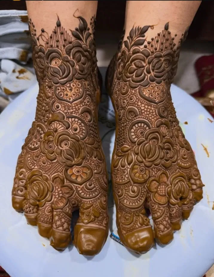 Bridal Royal Foot Mehndi Design with Figures, Flowers and Jaal