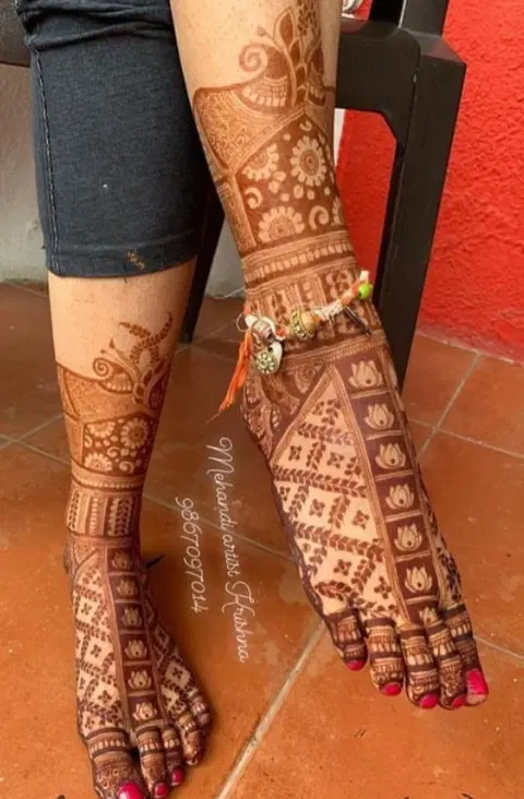 bridal indian figure back hand mehndi design