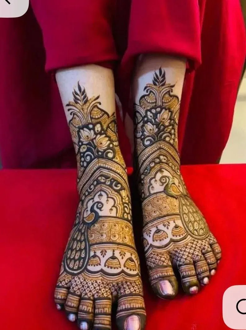 Bridal Royal Foot Mehndi Design with Figures (3)