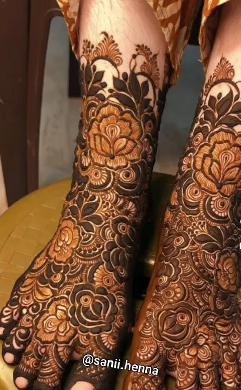 bridal simple flower foot mehndi design