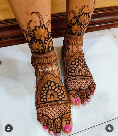 bridal royal figure foot mehndi design