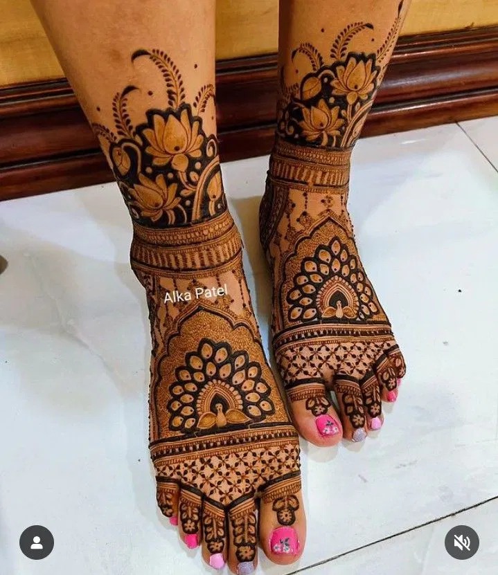 Bridal Royal Foot Mehndi Design with Figures, Flowers and Hearts