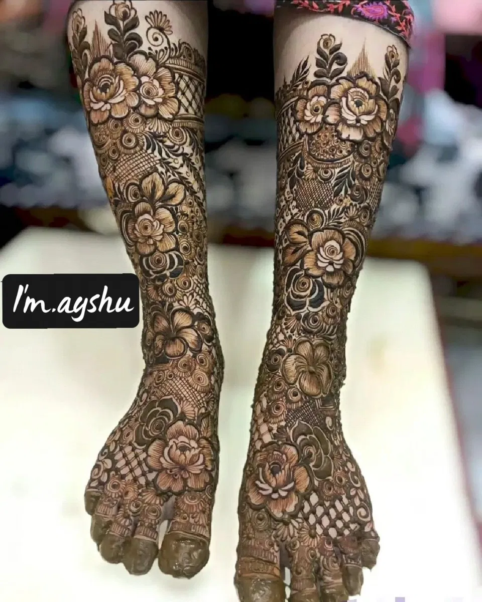 Bridal Indian Foot Mehndi Design with Figures and Flowers (5)