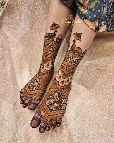 bridal indian figure back hand mehndi design