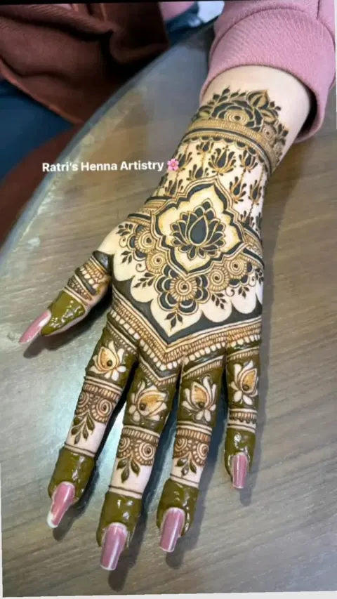 pakistani royal flower back hand mehndi design