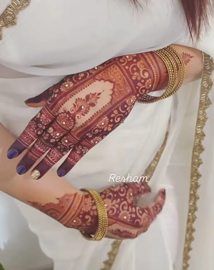 Aesthetic Arabic Back Hand Mehndi Design with Jaal (11)