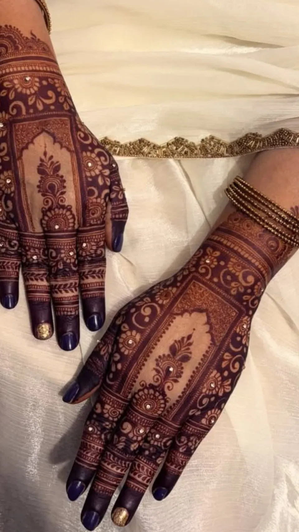 Aesthetic Bridal Arm Mehndi Design (3)