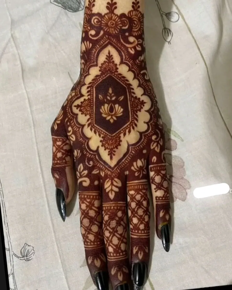 Heavy Aesthetic Royal Back Hand Mehndi Design with Gol Tikki
