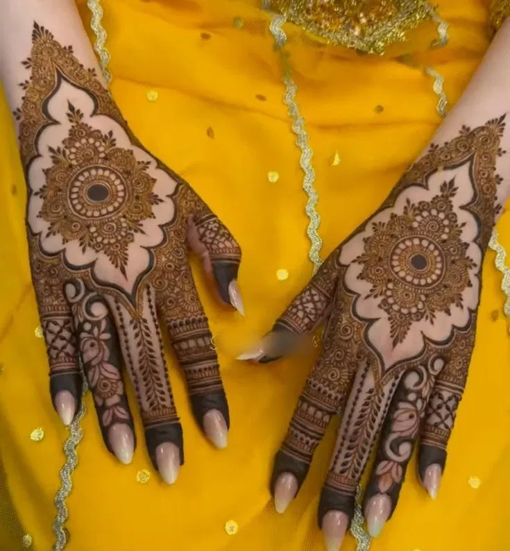 Aesthetic Bridal Back Hand Mehndi Design with Gol Tikki and Jaal for Eid (4)