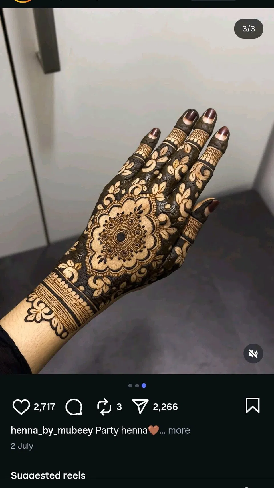 Aesthetic Bridal Back Hand Mehndi Design with Gol Tikki (18)