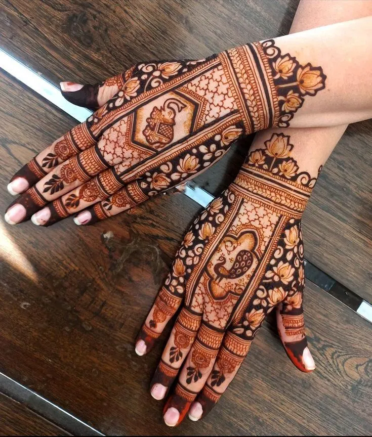 Aesthetic Bridal Back Hand Mehndi Design with Figures and Peacock for Engagement (3)