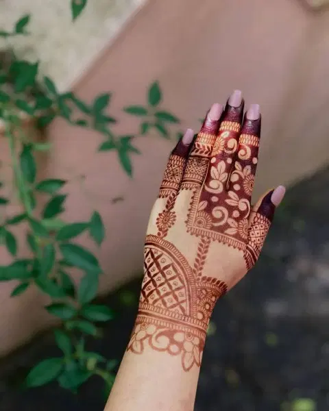 simple stylish mehndi design