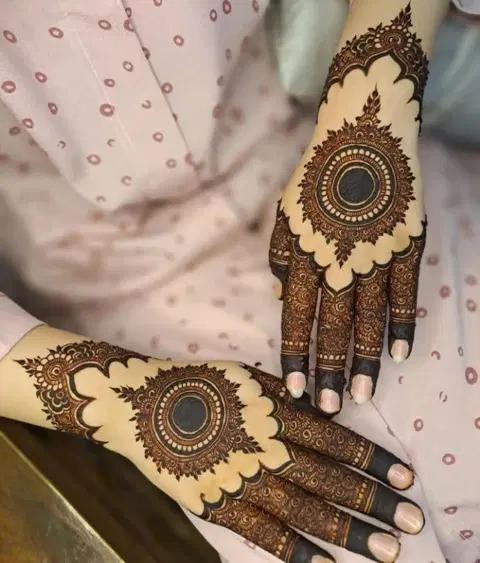bridal stylish circle finger mehndi design