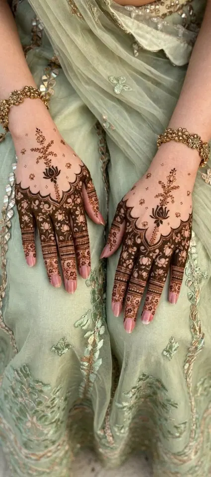 aesthetic bridal circle back hand mehndi design